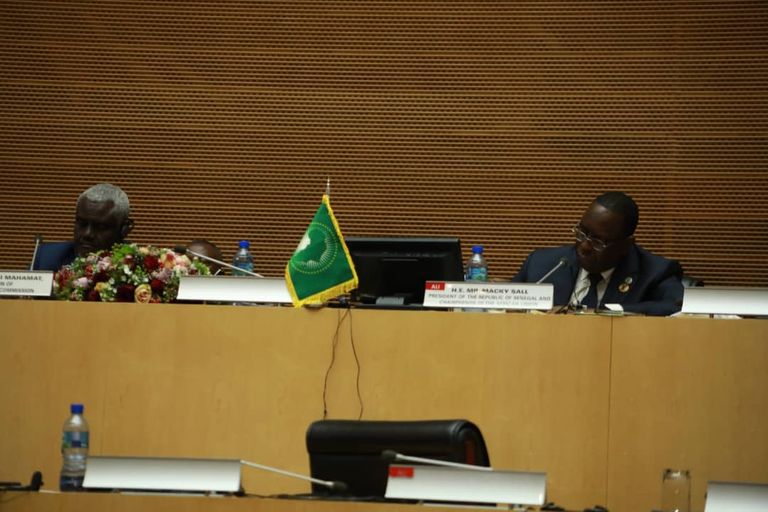 مؤتمرصحفي مشترك لرئيس الاتحاد الأفريقي الرئيس السنغالي ورئيس مفوضية الإتحاد الأفريقي موسى فكي الرئيس السنغالي ماكي سال