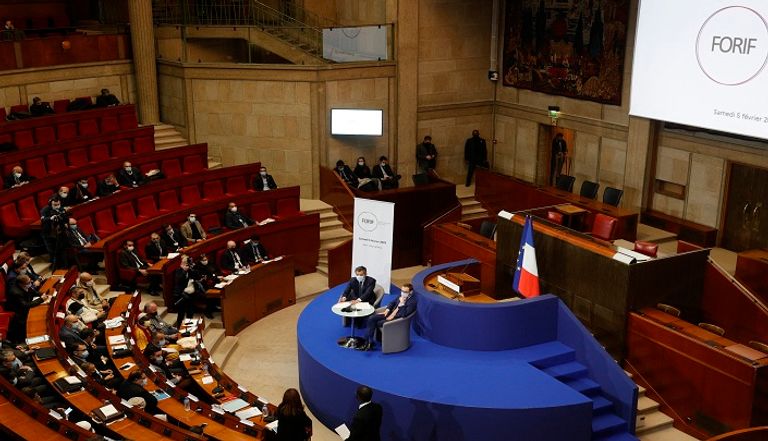 جانب من كلمة جيرالد دارمانان أمام المنتدى