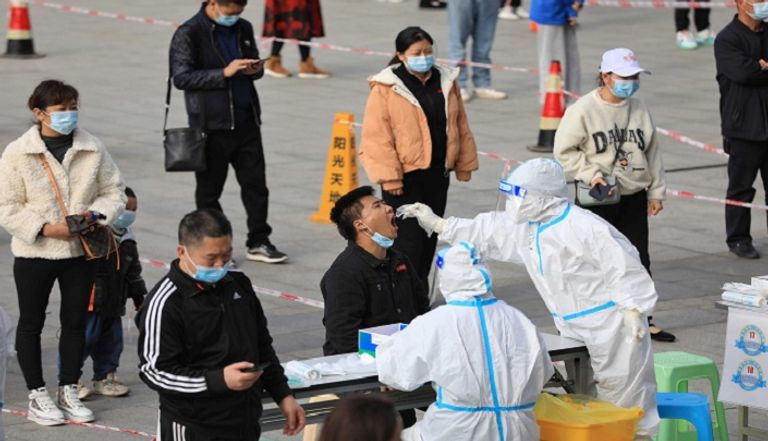 طفل يخضع لاختبار كورونا في الصين- أرشيفية