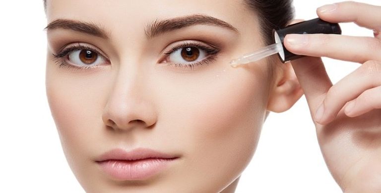 الكونسيلر عصا سحرية لإخفاء الهالات السوداء