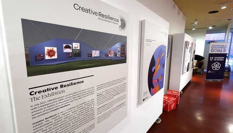 أعمال فنية لعالمات تعكس تجاربهن في التصدي لجائحة كورونا 