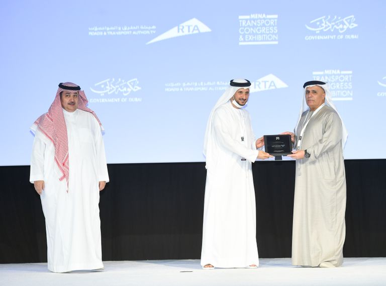 الإمارات تسلم مستقبل التنقل لبرشلونة