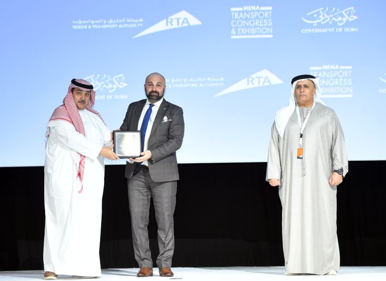 الإمارات تسلم مستقبل التنقل لبرشلونة