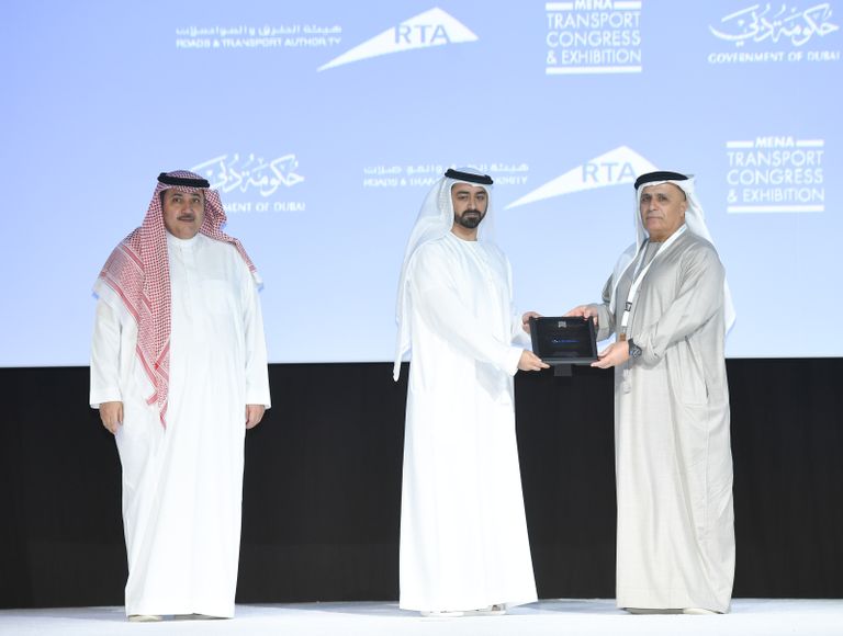 الإمارات تسلم مستقبل التنقل لبرشلونة