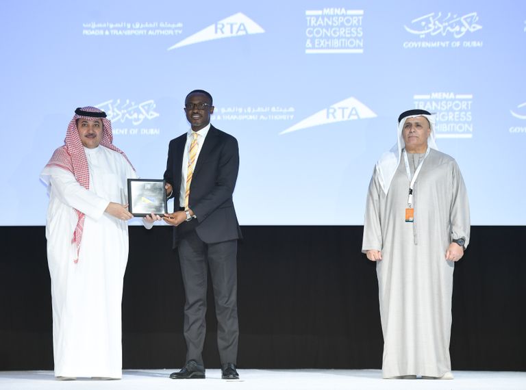 الإمارات تسلم مستقبل التنقل لبرشلونة