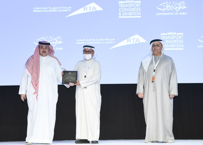 الإمارات تسلم مستقبل التنقل لبرشلونة