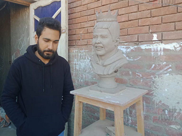 تمثال الطفل ريان