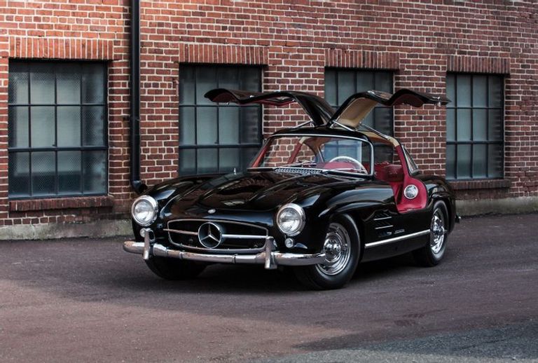 طراز Mercedes-Benz 300SL  طراز Chevrolet Corvette