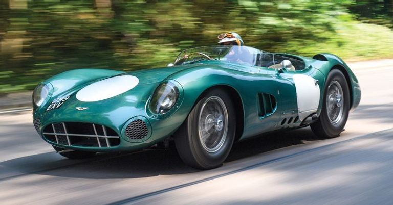 طراز Aston Martin DBR1  طراز Chevrolet Corvette