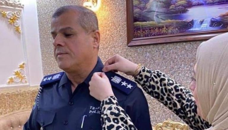 ضابط من كردستان تقلده زوجته رتبته العسكرية