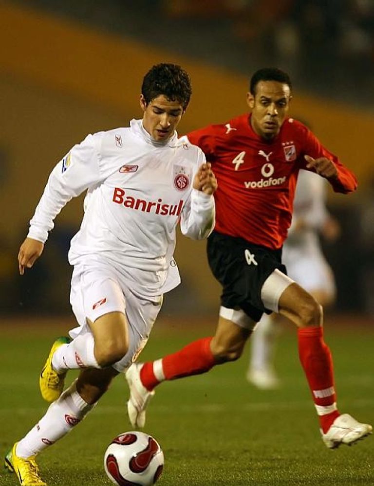 أول لقاء للأهلي ضد أندية البرازيل مع إنترناسيونالي عام 2006 فرحة الأهلي بتحويل المستحيل لواقع ضد أندية البرازيل