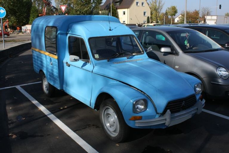 طراز Citroën Acadiane  طراز Reliant Robin