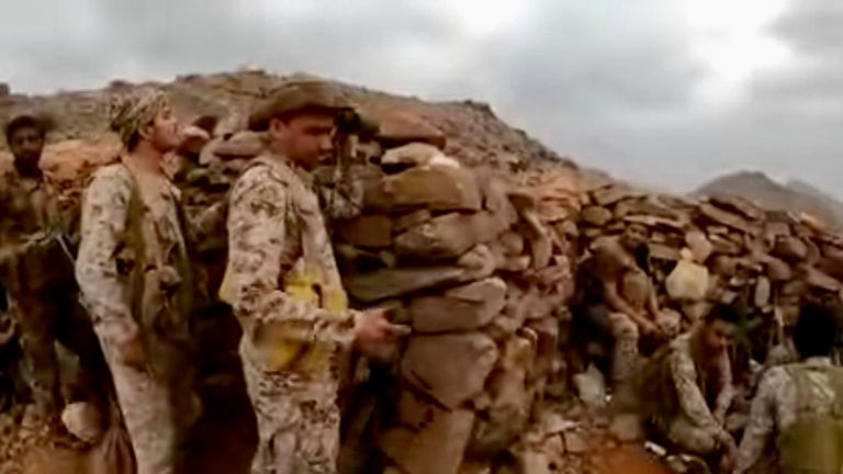 دورية للجيش اليمني قرب مرتفعات الهيجة في حرض