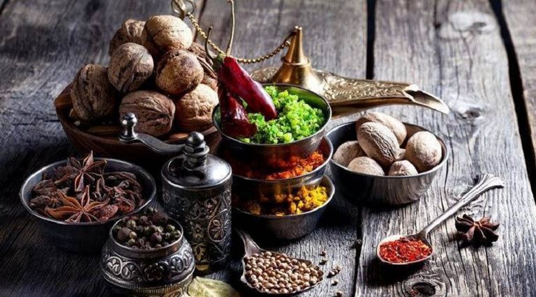 مجموعة من مكونات علم الأيورفيدا