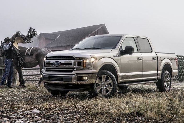 شاحنة Ford F-150 شاحنة Dodge B Series