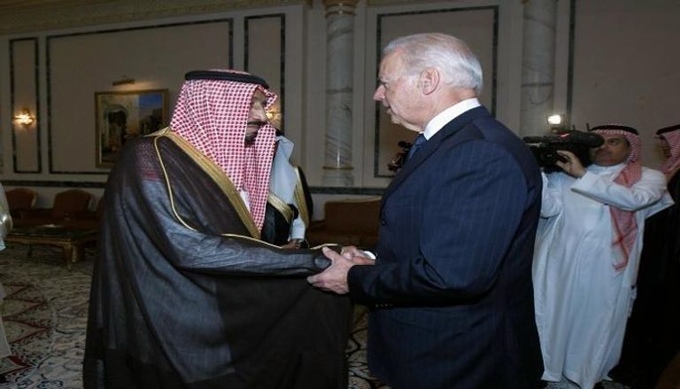 لقاء سابق بين الملك سلمان بن عبدالعزيز آل سعود وبايدن - رويترز