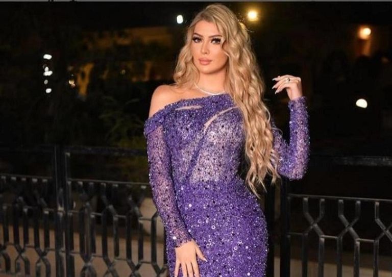 الجزائرية سمارة يحيى زوجة محمد أبوجبل (يسار)