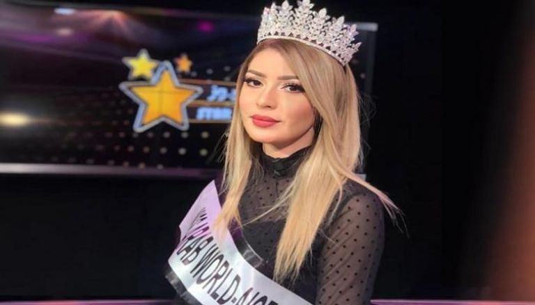 الجزائرية سمارة يحيى زوجة محمد أبوجبل (يسار)