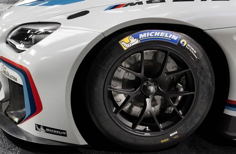 إطارات السيارة إطارات السيارة أحد أسرار تسريعها