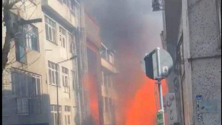 محاولات إطفاء الحريق