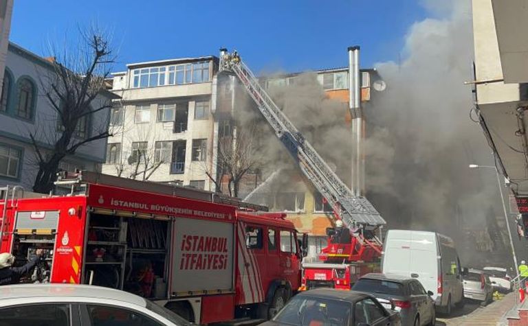 محاولات إطفاء الحريق