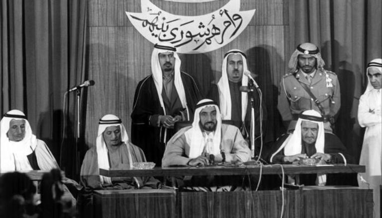  الشيخ زايد بن سلطان آل نهيان لحظة إطلاق المجلس الوطني الاتحادي