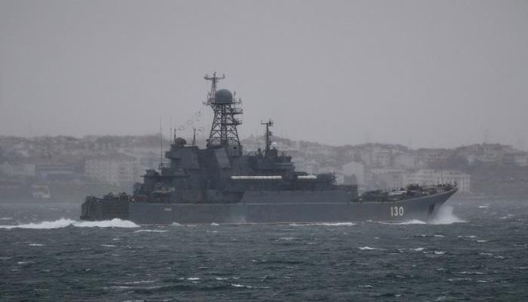 سفينة حربية روسية في طريقها للمناورات