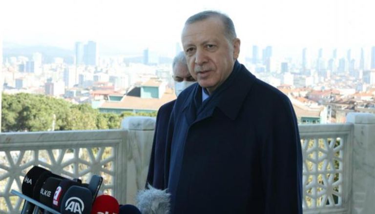 الرئيس التركي يتحدث للصحفيين 