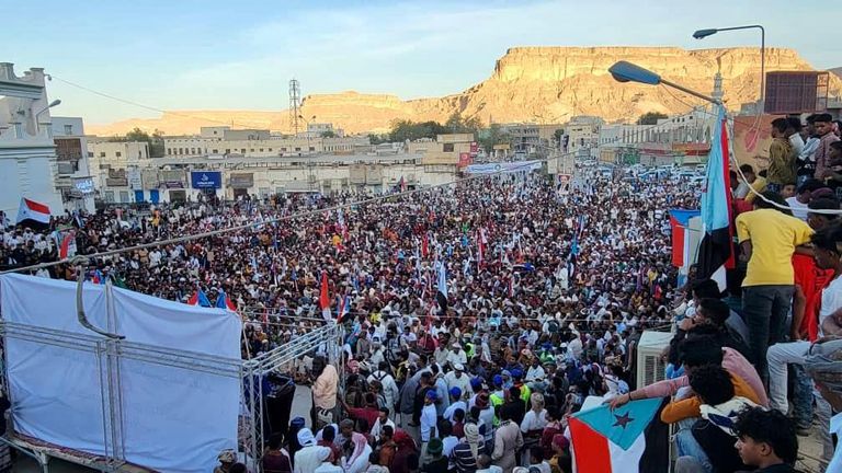 الآلاف يتظاهرون في سيئون ضد إخوان اليمن