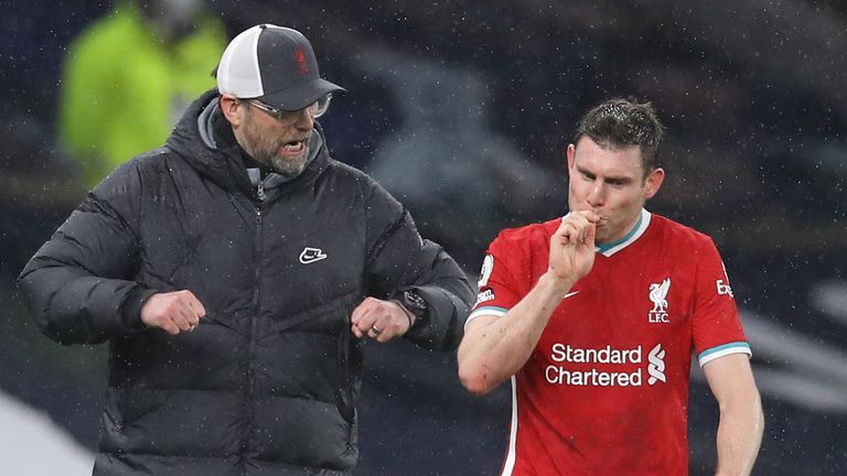 كلوب مع لاعبي ليفربول