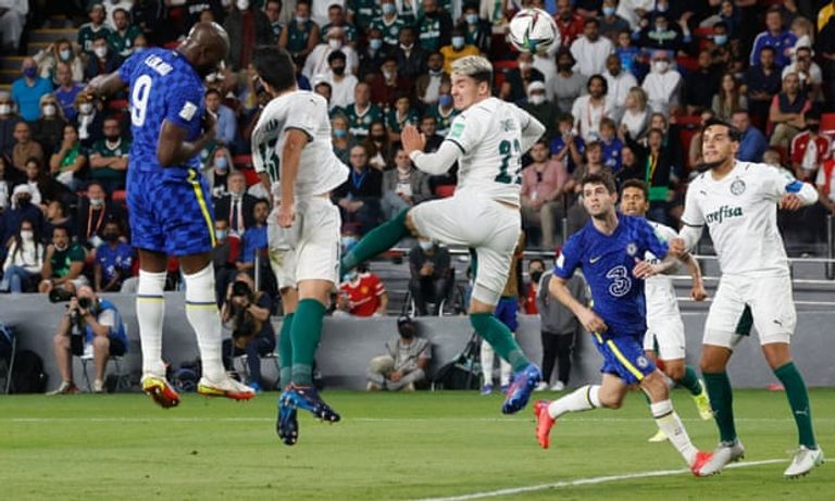 لوكاكو يسجل تشيلسي بطل العالم