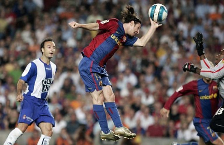 ميسي يسجل باليد في إسبانيول