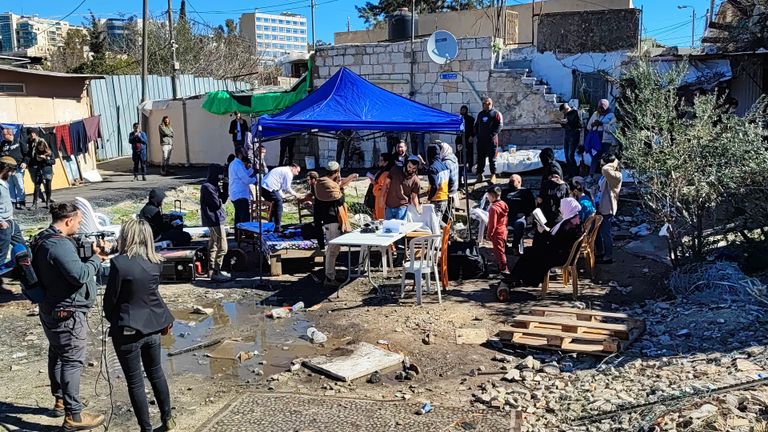 بن جفير وعشرات المستوطنين مستوطنون يقيمون خيمة على أرض عائلة سالم بحي الشيخ جراح