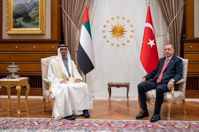 خلال زيارة الشيخ محمد بن زايد الأخيرة إلى تركيا علما الإمارات وتركيا