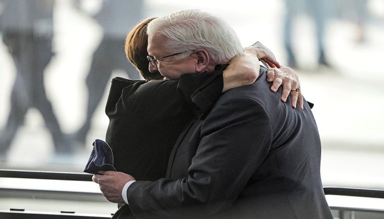 الرئيس الألماني فرانك فالتر شتاينماير وزوجته عقب انتخابه