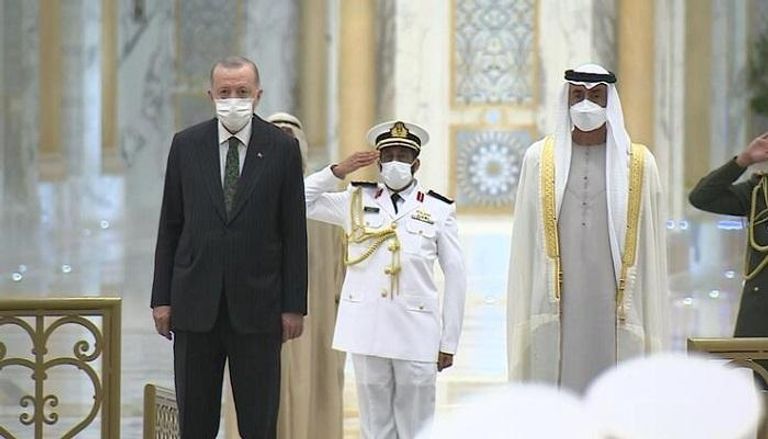 الشيخ محمد بن زايد آل نهيان يستقبل الرئيس التركي في قصر الوطن