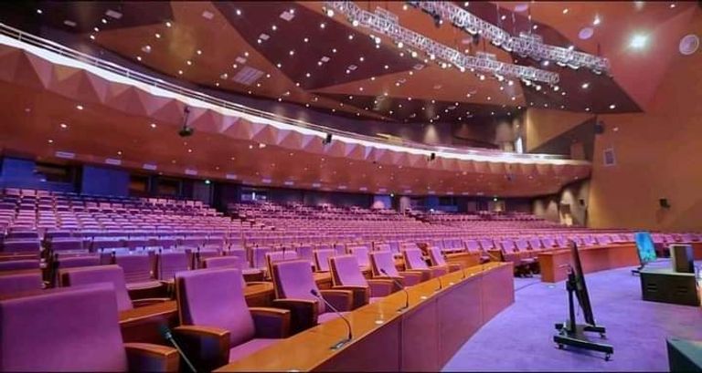 آبي أحمد رئيس الوزراء الإثيوبي يفتتح مقر البنك التجاري الإثيوبي 