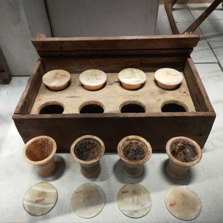 صندوق الدهان العطري عصر الأسرة الـ 19 من الدولة الحديثة