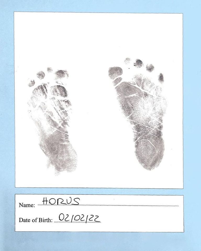 بسمة نبيل مع زوجها وابنها حورس