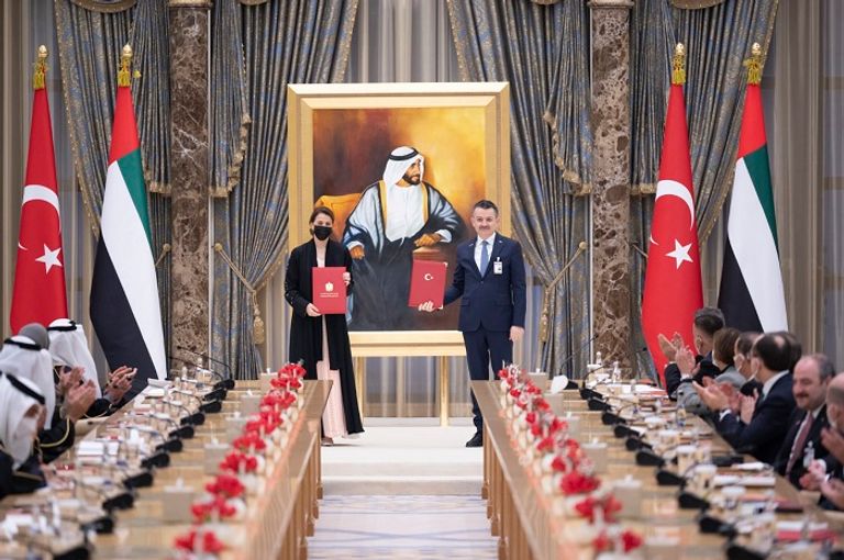 الإمارات وتركيا توقعان 13 اتفاقية.. أبرزها في الاستثمار والدفاع
