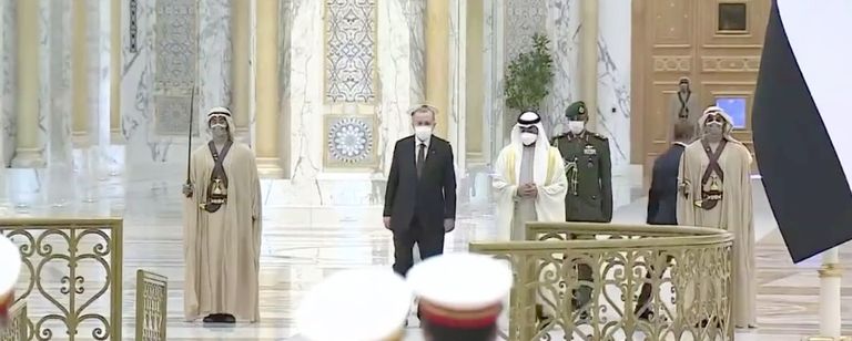 الشيخ محمد بن زايد آل نهيان والرئيس التركي في قصر الوطن الشيخ محمد بن زايد آل نهيان والرئيس التركي في قصر الوطن