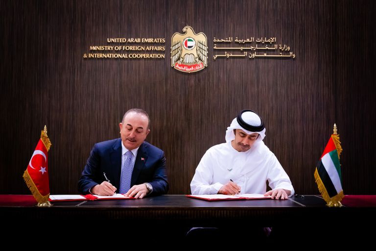 الشيخ محمد بن زايد آل نهيان خلال استقبال الرئيس التركي