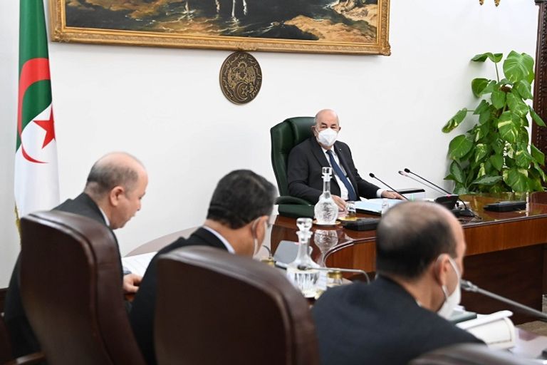اجتماع الرئيس الجزائري مع أعضاء حكومته