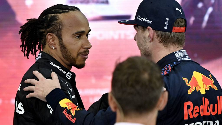 لويس هاميلتون وماكس فرستابن محمد بن سليم رئيس الاتحاد الدولي للسيارات