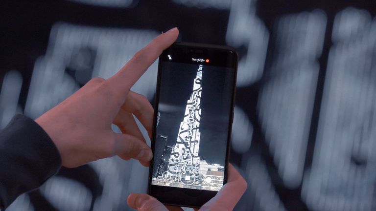 برج دبي يرحب بقرب افتتاح أجمل مبنى على وجه الأرض