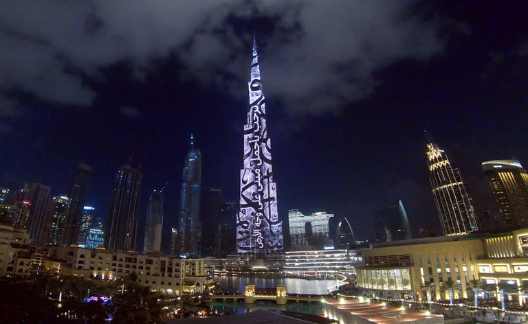 برج دبي يرحب بقرب افتتاح أجمل مبنى على وجه الأرض