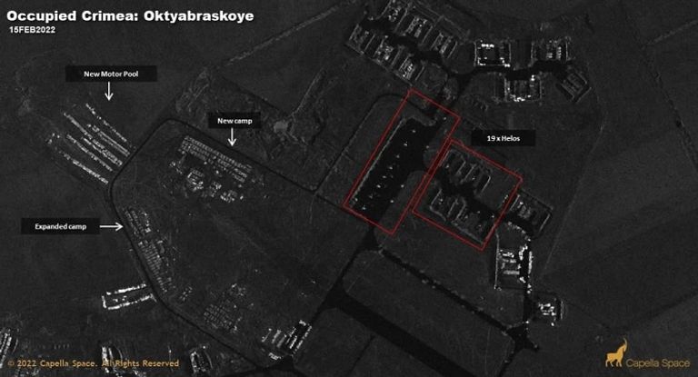 صورة للمنطقة قبل وبعد وضع الجسر العائم