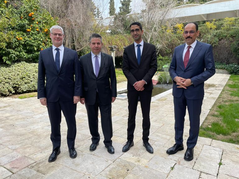 الوفدان التركي والإسرائيلي خلال تواجدهما بمنزل الرئيس الإسرائيلي الوفدان التركي والإسرائيلي خلال اجتماعهما بوزارة الخارجية الإسرائيلية