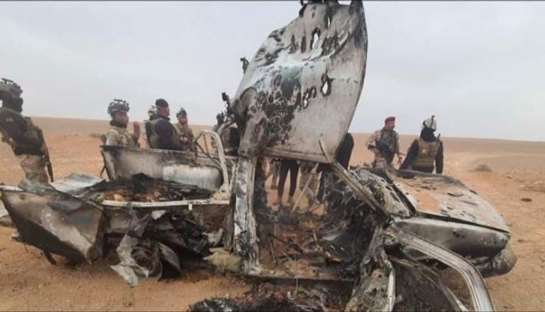 حطام سيارة كان يستقلها والي تنظيم داعش الإرهابي في الأنبار