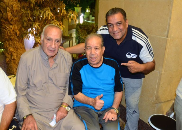 أحمد مصطفى يرتدي الجلباب أحمد مصطفى نجم الزمالك السابق